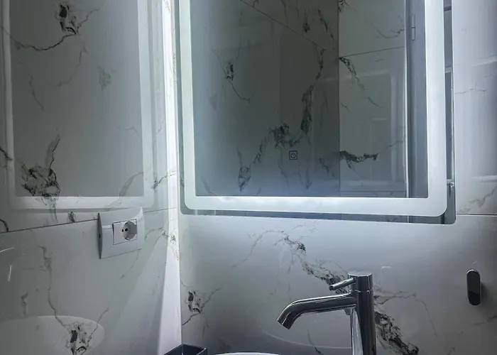 Ionian Escape * Sarandë